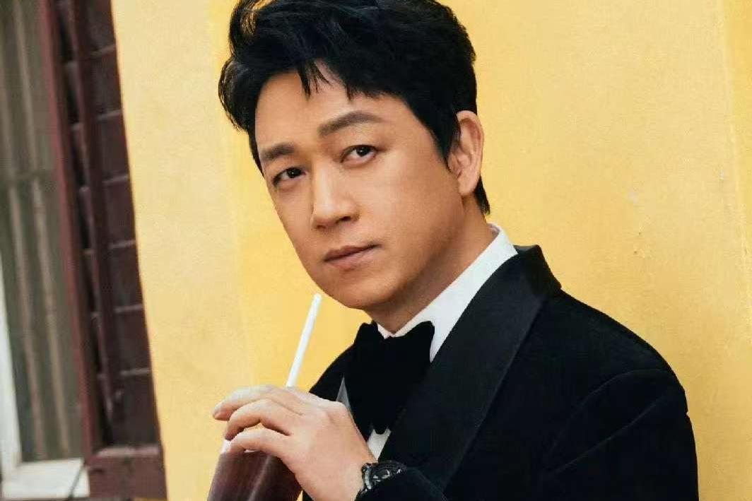 51岁潘粤明深夜发文，6个字让网友心疼！3月7日22:03，一向温和的潘粤明