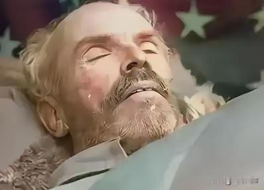 1939年，白求恩被埋葬在河北唐县，由于他在前线战死，交通队只好秘密的把白求恩的