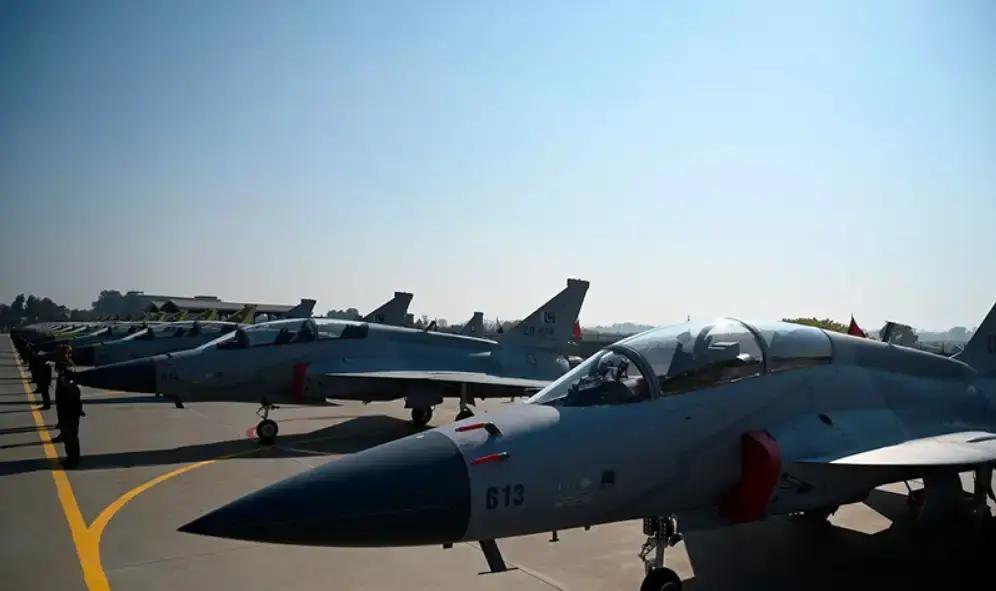 1999年开始联合立项的“枭龙”，研发投入中巴各占50%，到Block3已被普遍