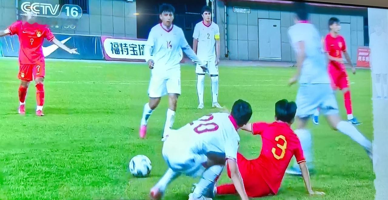 3：2！U16国少逆转塔吉克斯坦！两连胜！这支国少的前场进攻不错，特别是反击，