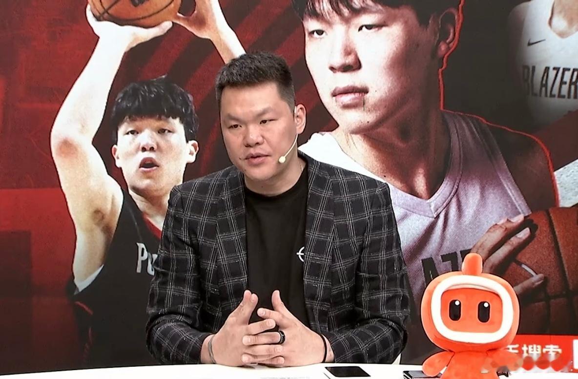 刚刚朱总解说时透露了签约奎因的内幕⬇️“其实我已经关注他两年了，大前年夏天他来