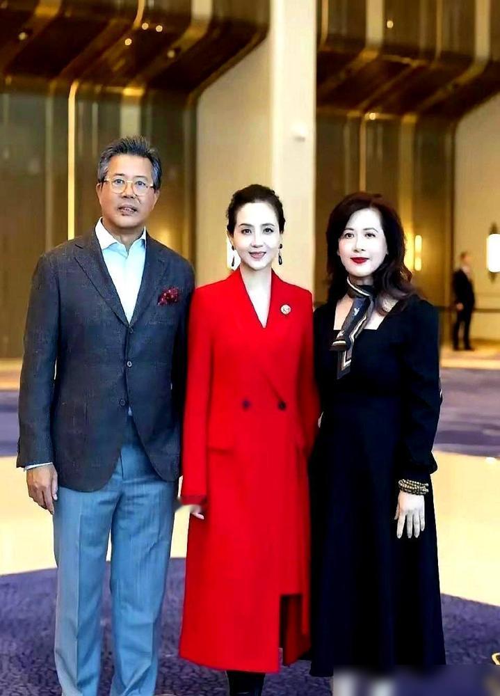 她演了一辈子戏，唯一没演好的角色是“病人”。杀青那天，她才对丈夫辛柏青说：“老公