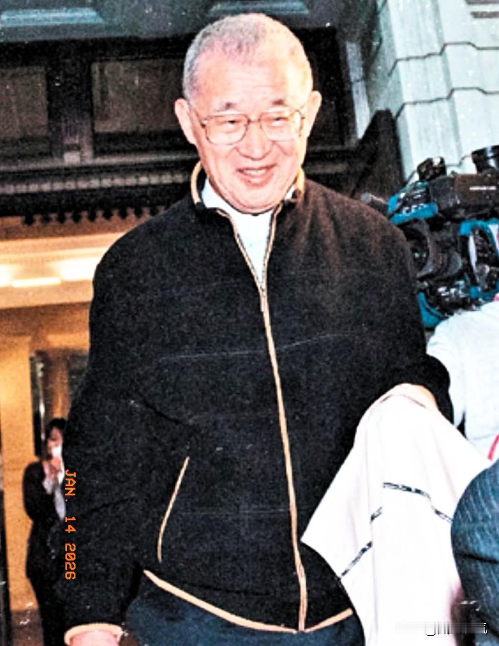 解放军现在的实力，可以随时发动围岛演习，让我想起来王建煊当初说的一句话，他说：“