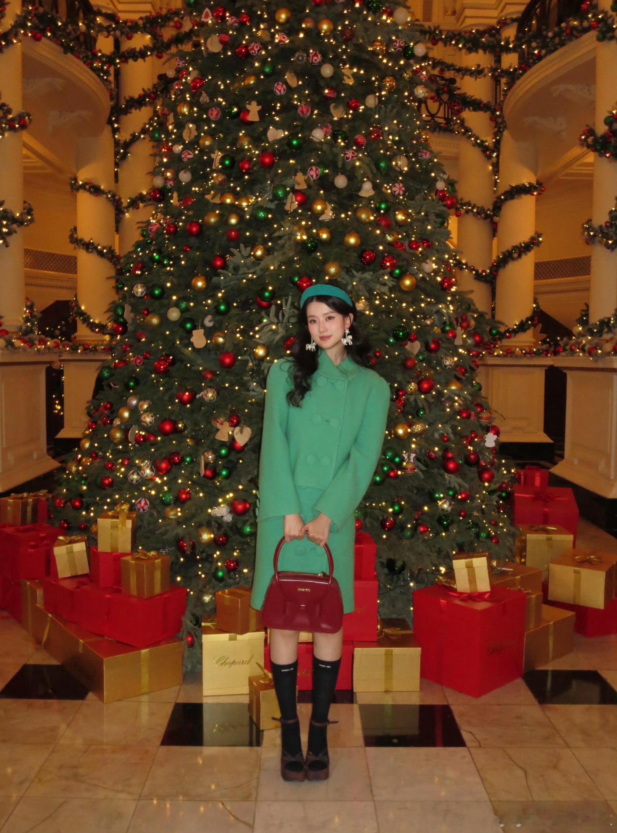 乔欣平安夜晒照好贵气呀不过人家本来就是富二代