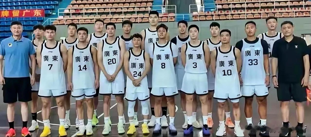 不得不承认，杜峰拥有的这套全运队16人阵容确实堪称豪华，目标夺冠很正常。广东全
