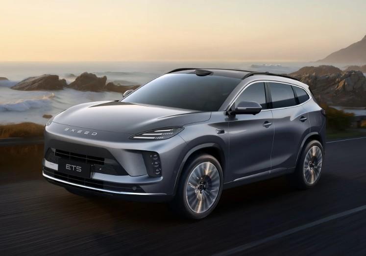 星途ET5开启预售，共推出两款配置，预售价分别为210舒享版15.99万元，21