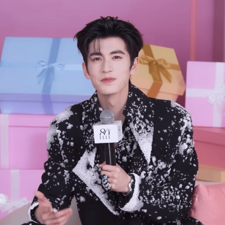 张凌赫是易胖体质脸都美成这样了,还管他什么体质,帅哥请正面up我