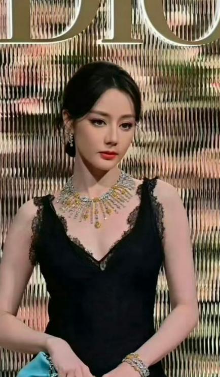 迪丽热巴滞留迪拜风波后首个公开活动，没想到还是dior，关键是王楚然也参加了，颇