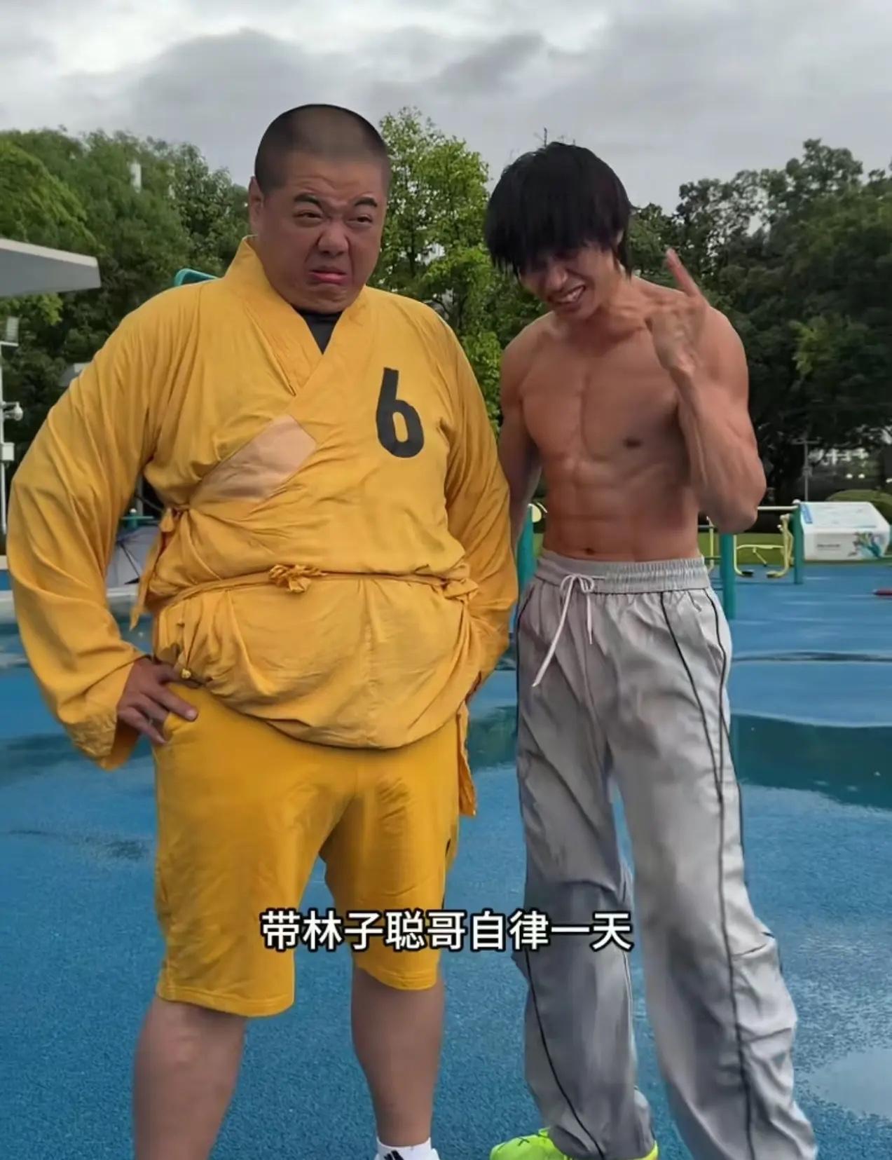 今年五十岁200多斤的大胖子男演员林子聪也坐不住了，他参加了网红花小龙的自律