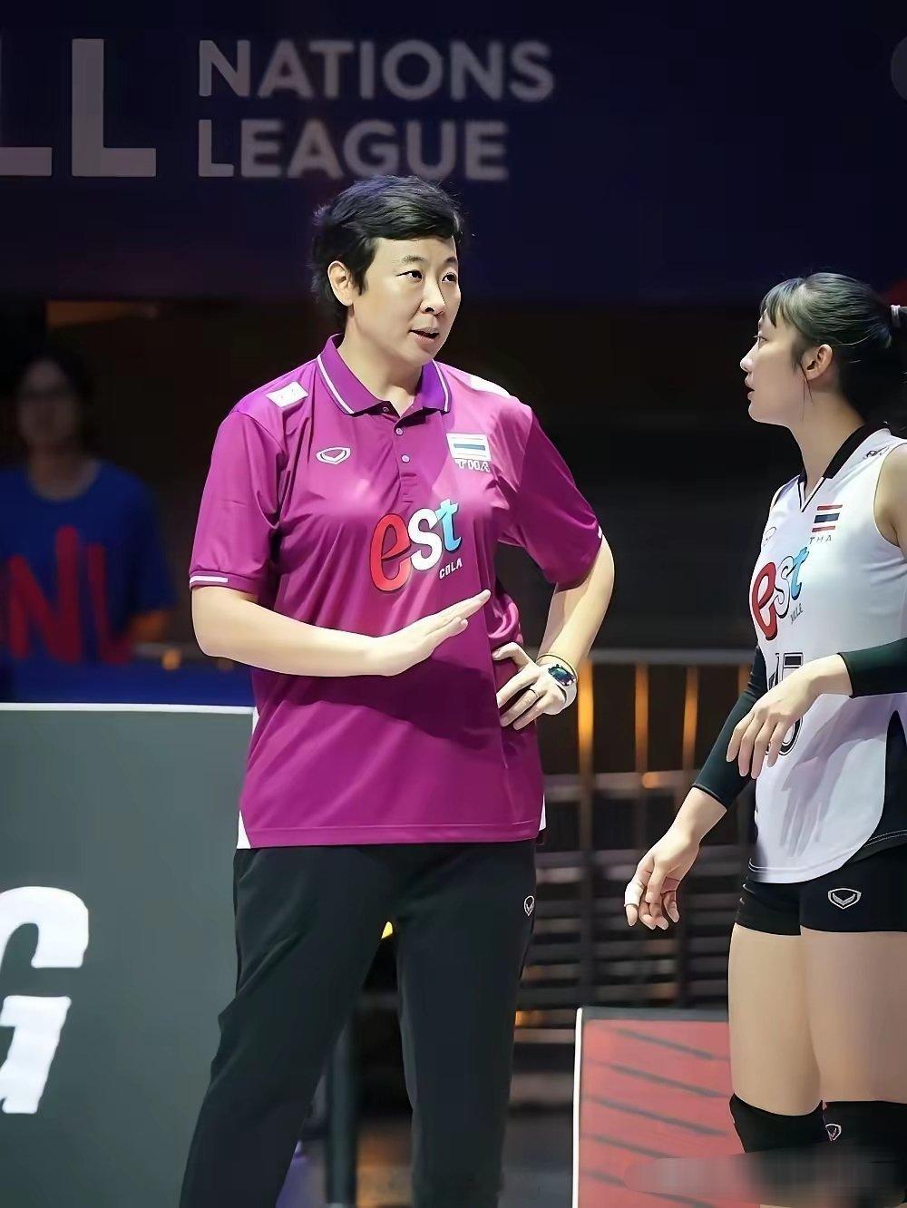 泰国女排3-2逆转中国女排，队史首次斩获奥运会直通门票，创造建队以来最佳战绩。这