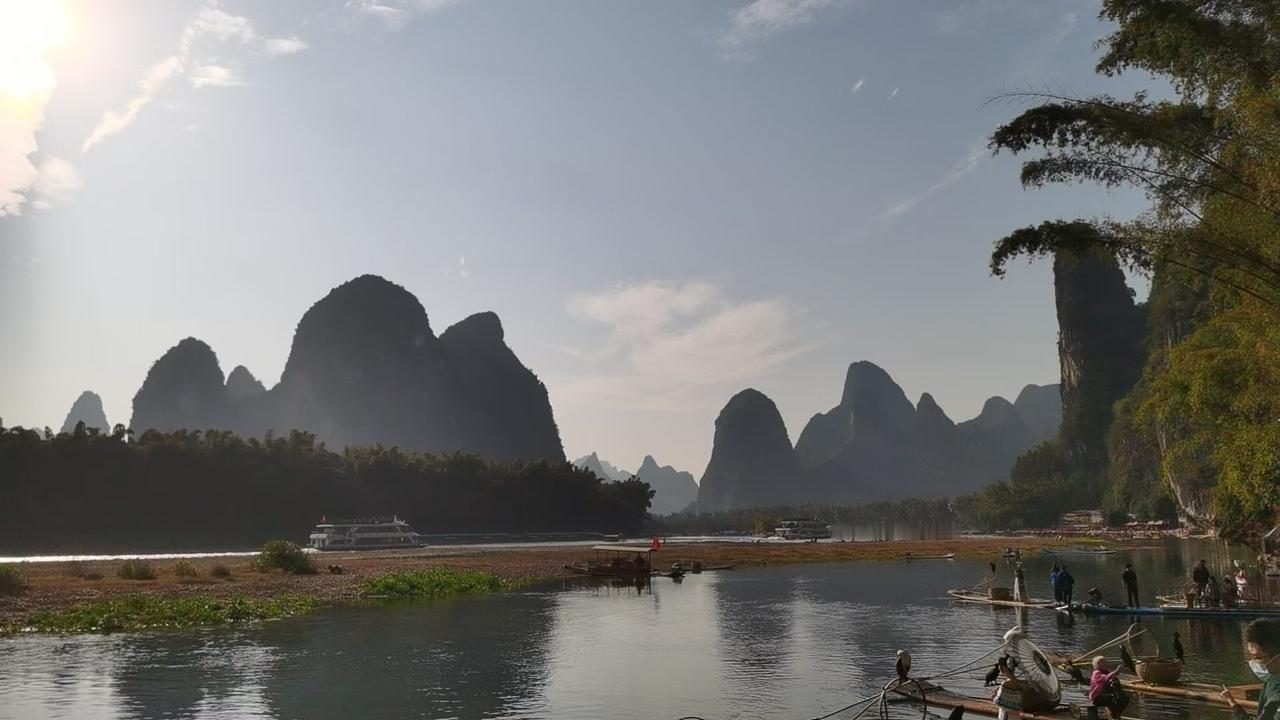 看看这个景色熟悉吗？最好拿出一张20元纸币，再看看！这里就是阳朔，20元的