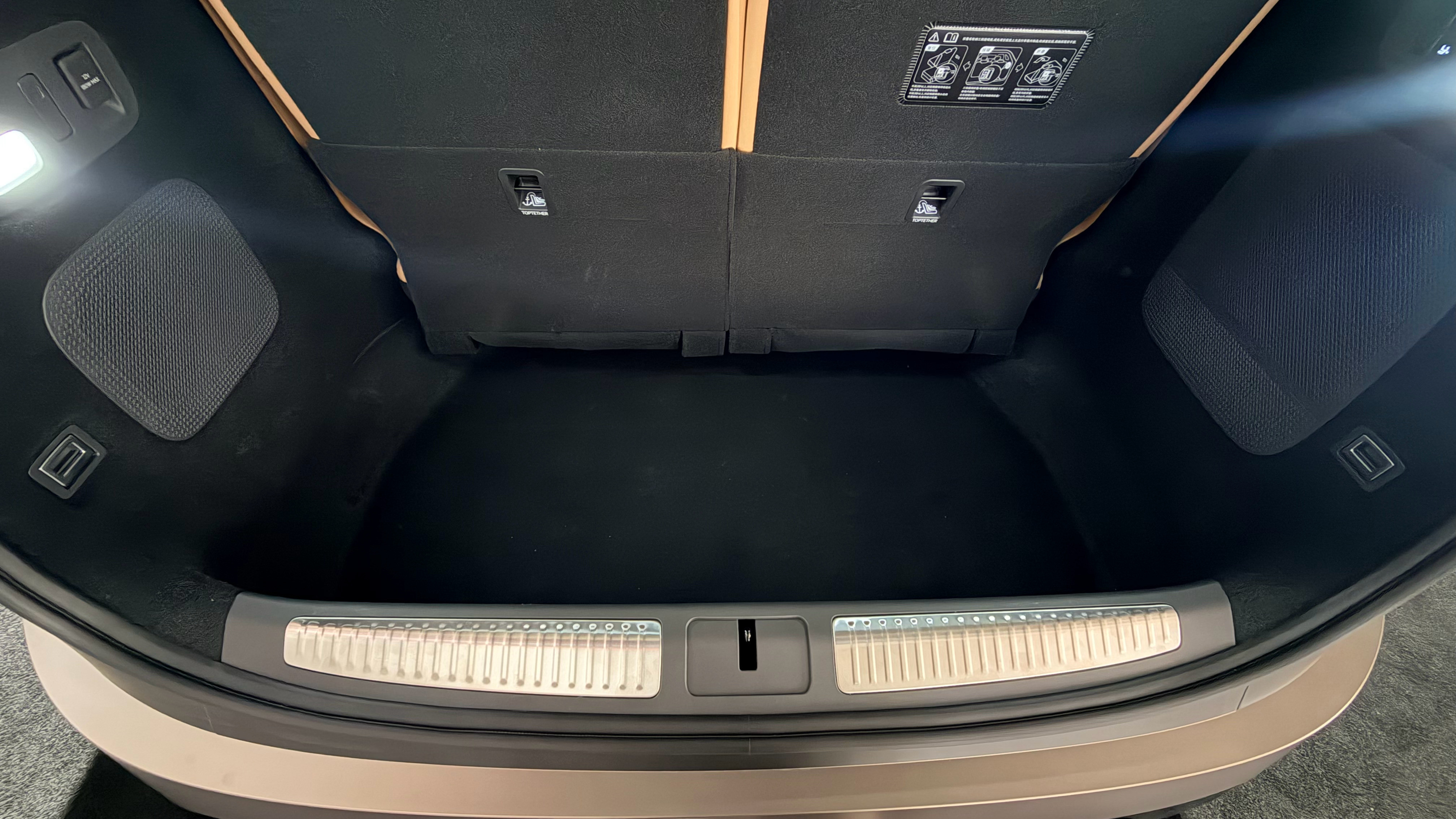 小鹏把MPV的尾箱设计放进了大六座SUV，有没有人说，这不是SUV是