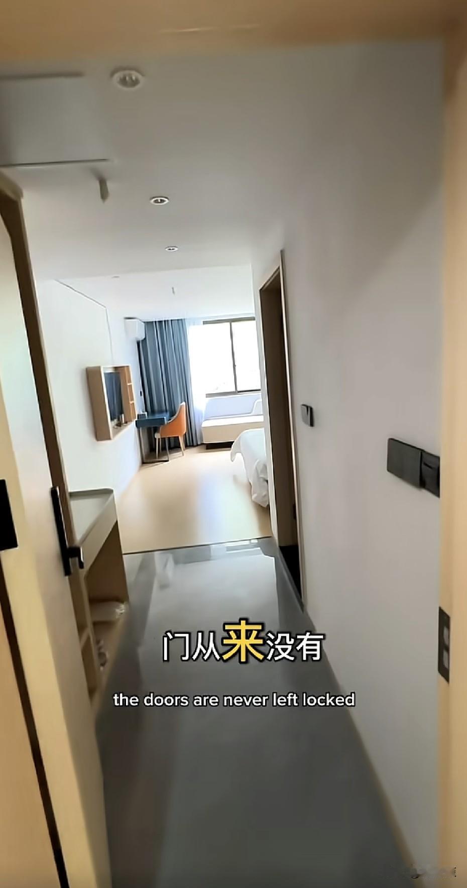 一个英国人来到中国，他开好了房，拿房卡上楼找自己的房间，于是他看到迄今为止都没见
