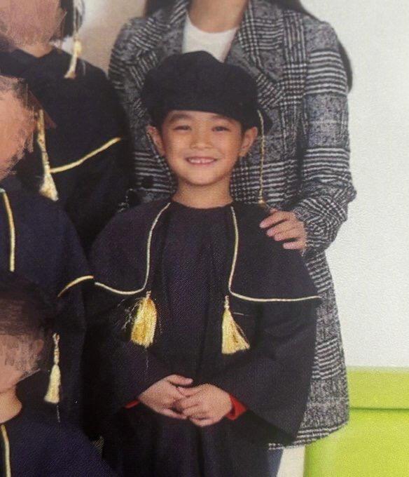 cortis安乾镐幼儿园毕业照09年爱豆连婴儿照都是高清的cortis安乾镐
