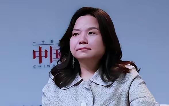 何巧女这事，把不少人心里的火给点着了。一个在中国做园林生意起家的女老板，顶着