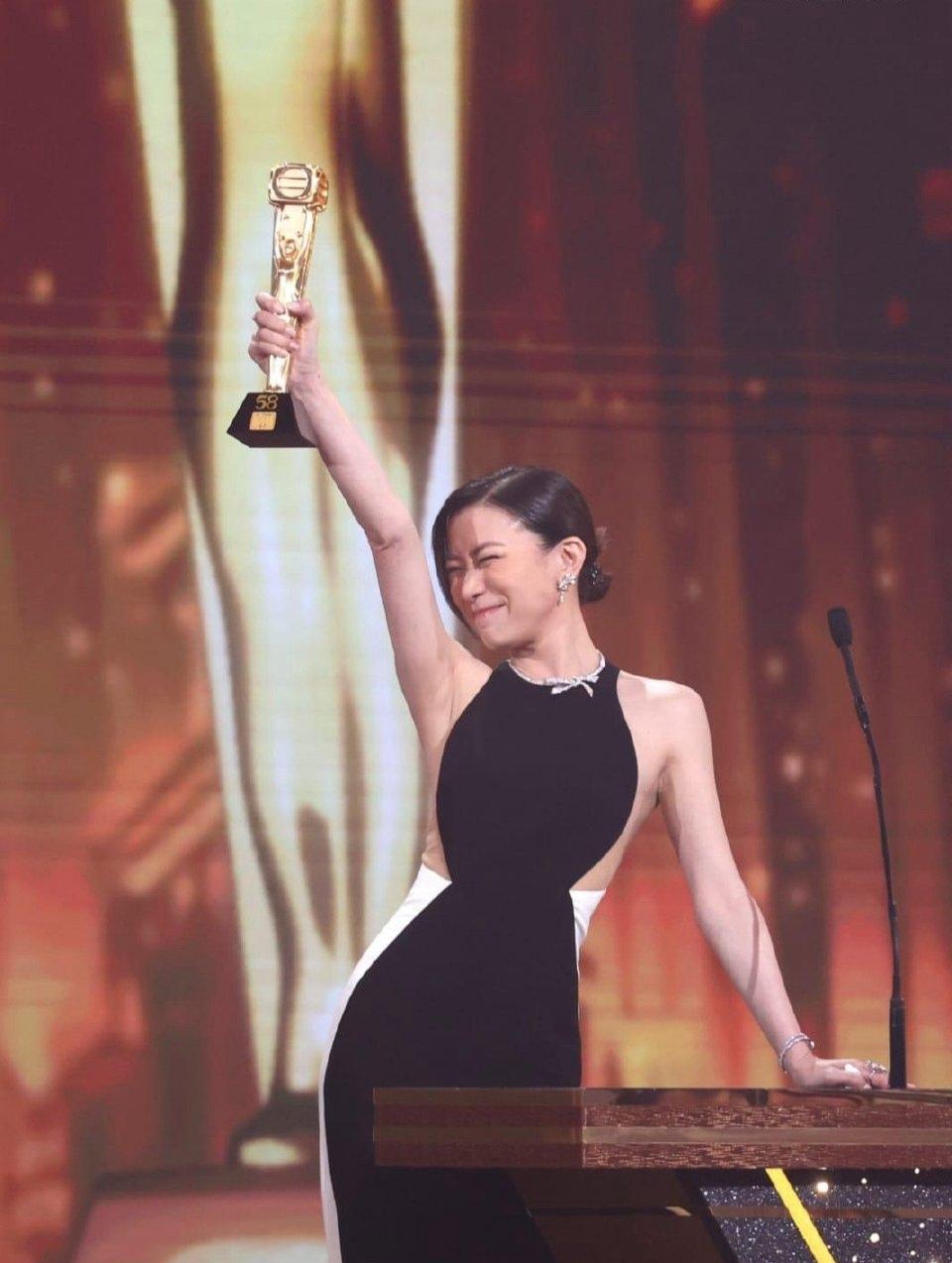 TVB视帝视后的奖杯，其实是离职通知书。你发现没？拿完最高荣誉的演员，全都头