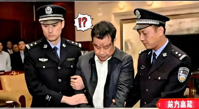 近几日看新闻，军队那边反腐那是真动了刀子，拔出萝卜带出泥，一连串的名单看得人头皮