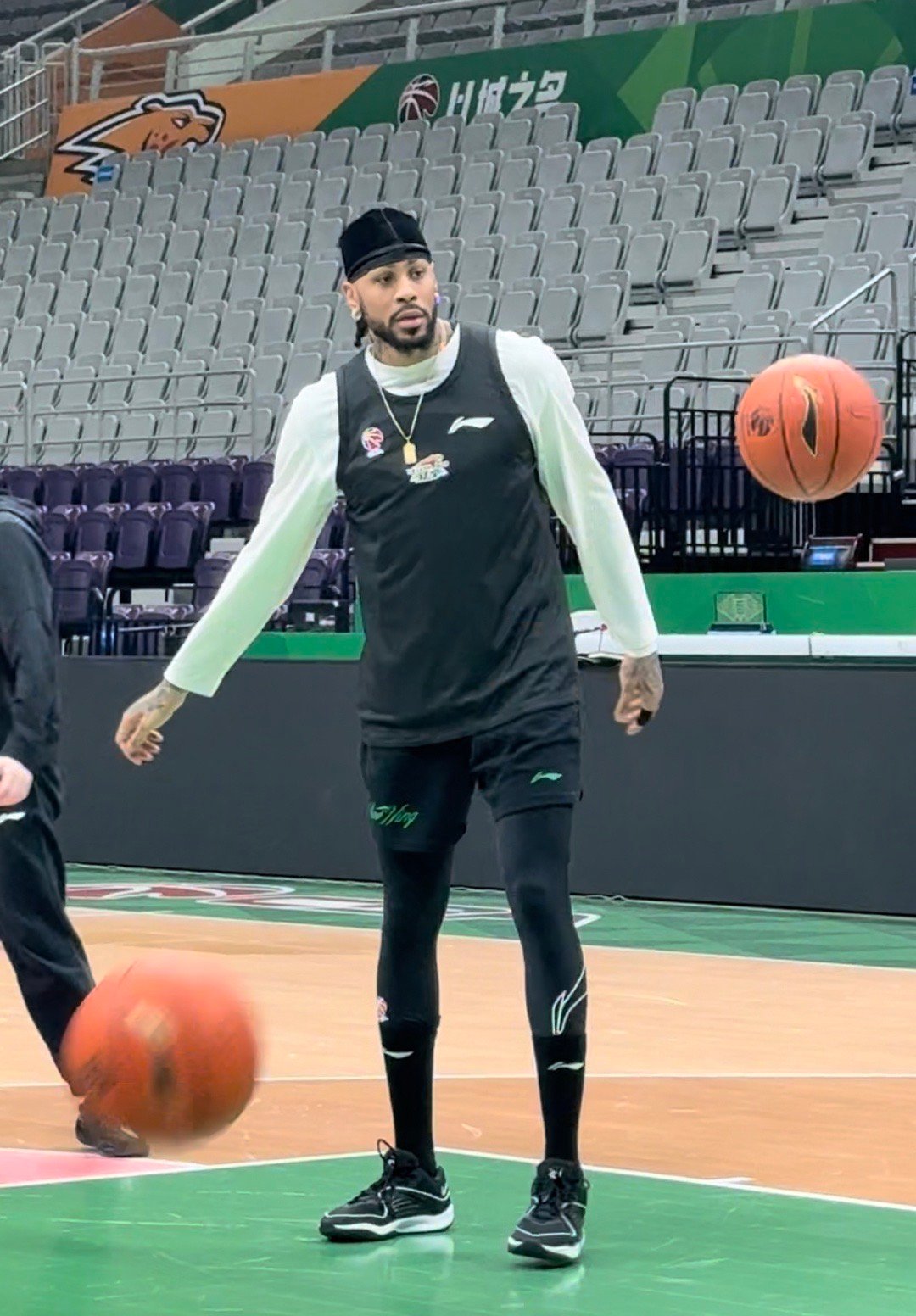 哥们你挺酷呀大金链子袄沈阳