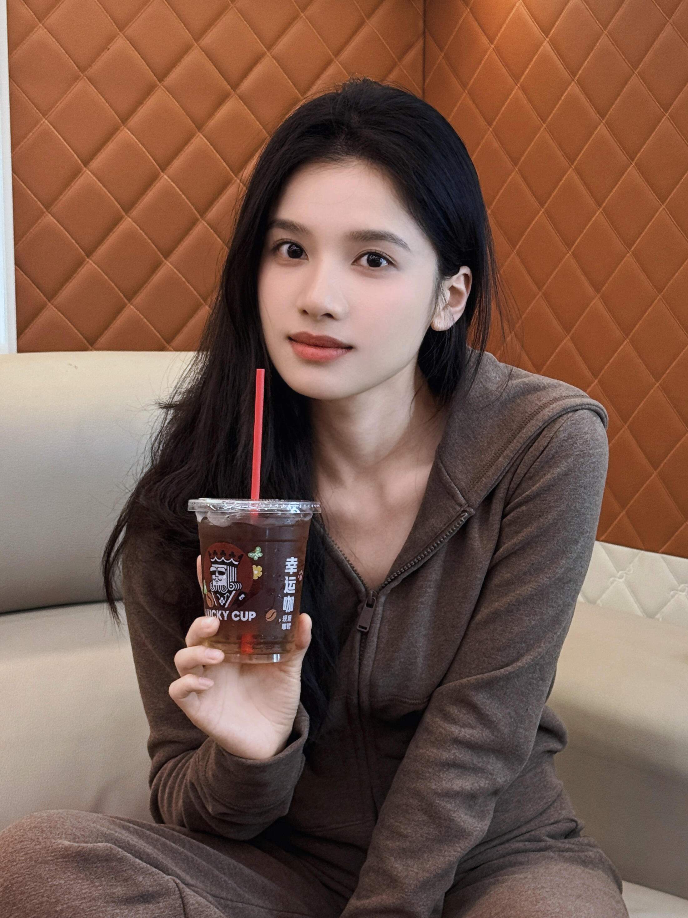 张婧仪今日更新🤎宝宝喝上幸运咖了