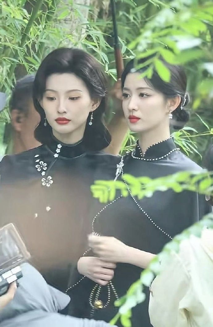 果然得亏女主够美女配才不用让妆​​​