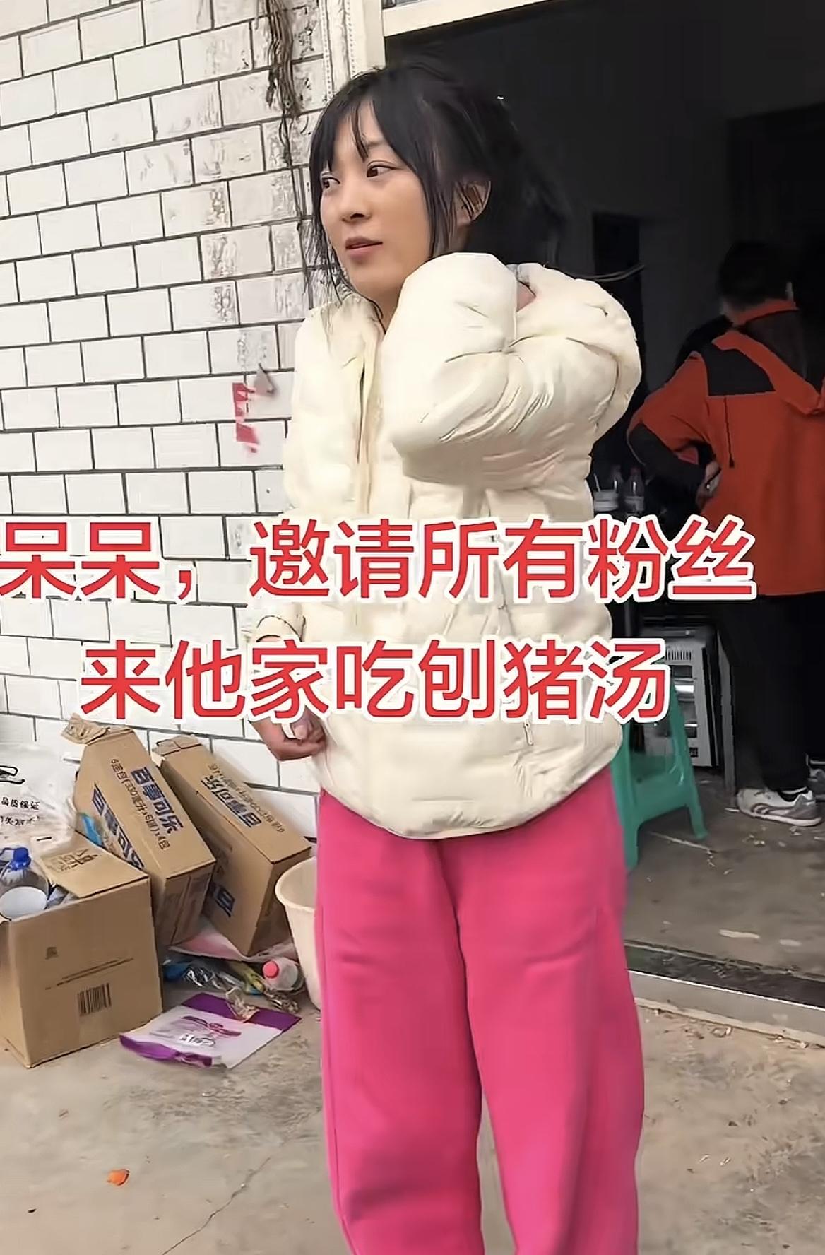 透过现象看本质：第一，呆呆的爆火不是偶然。人家小姑娘已经做抖音好几年了，账号的