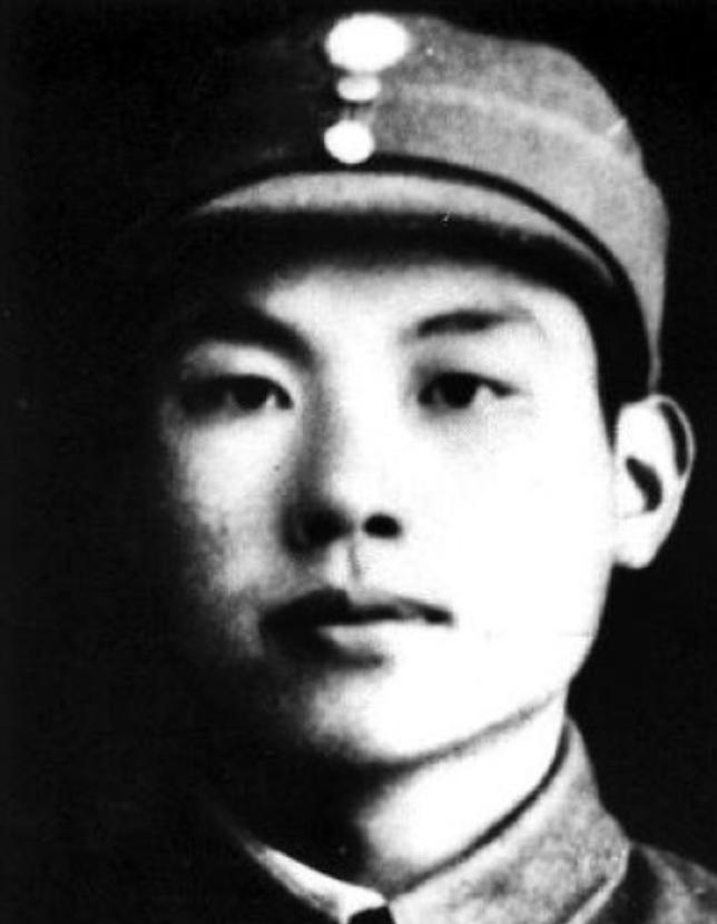 1961年，周总理在钓鱼台偶遇一个落单的少女，就问她：“你爸爸是谁？”少女说：“