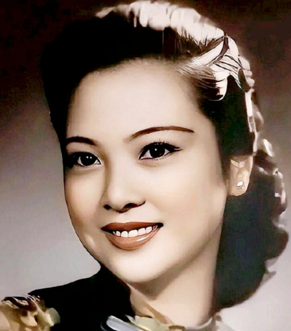 1956年，58岁的毛人凤病重，妻子给他喂药，片刻他一命呜呼，妻子嘴角含笑，只是