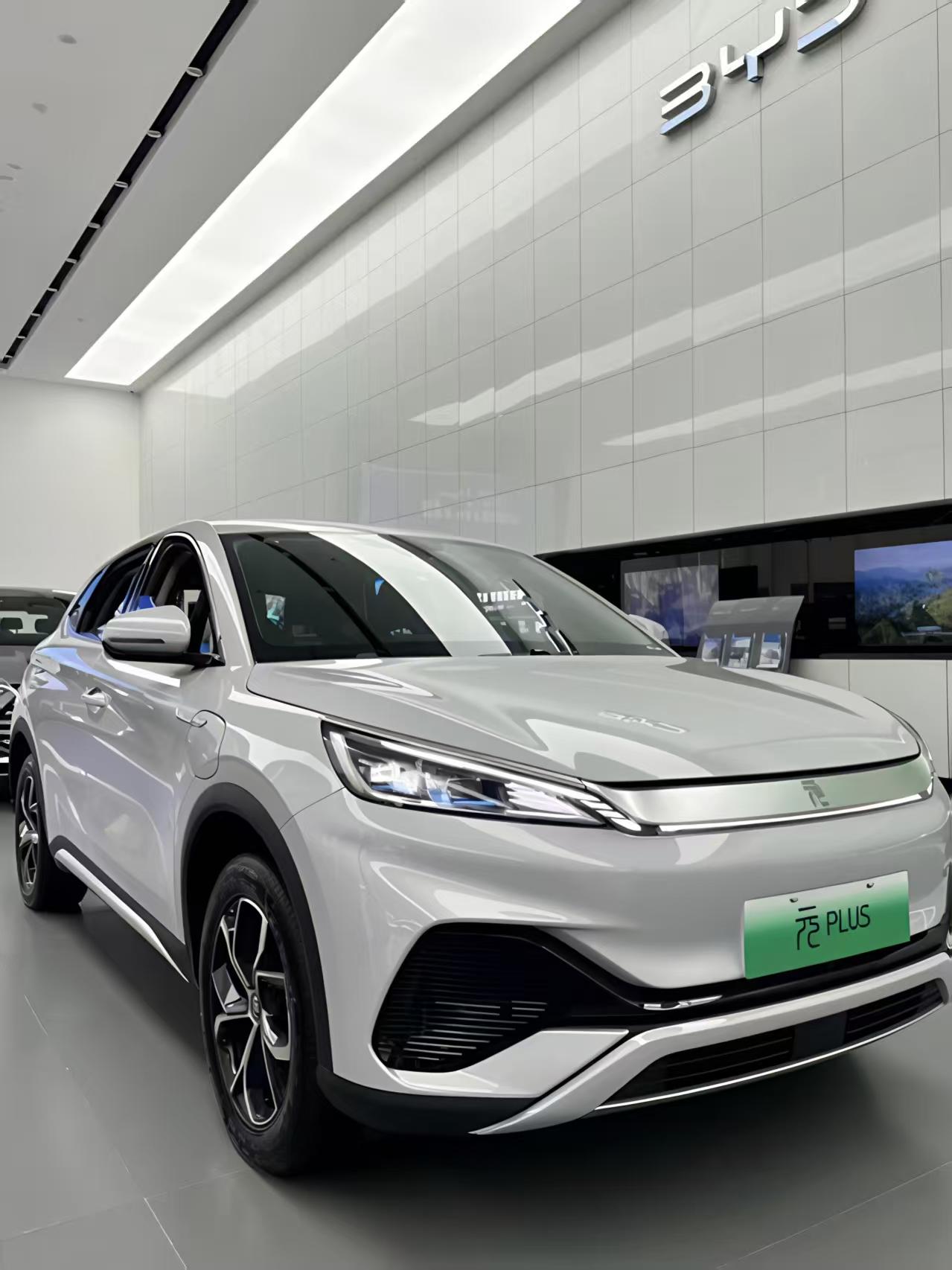 探店元PLUS：当下价格和优惠实情上周去比亚迪4S店看车，展厅里元PL