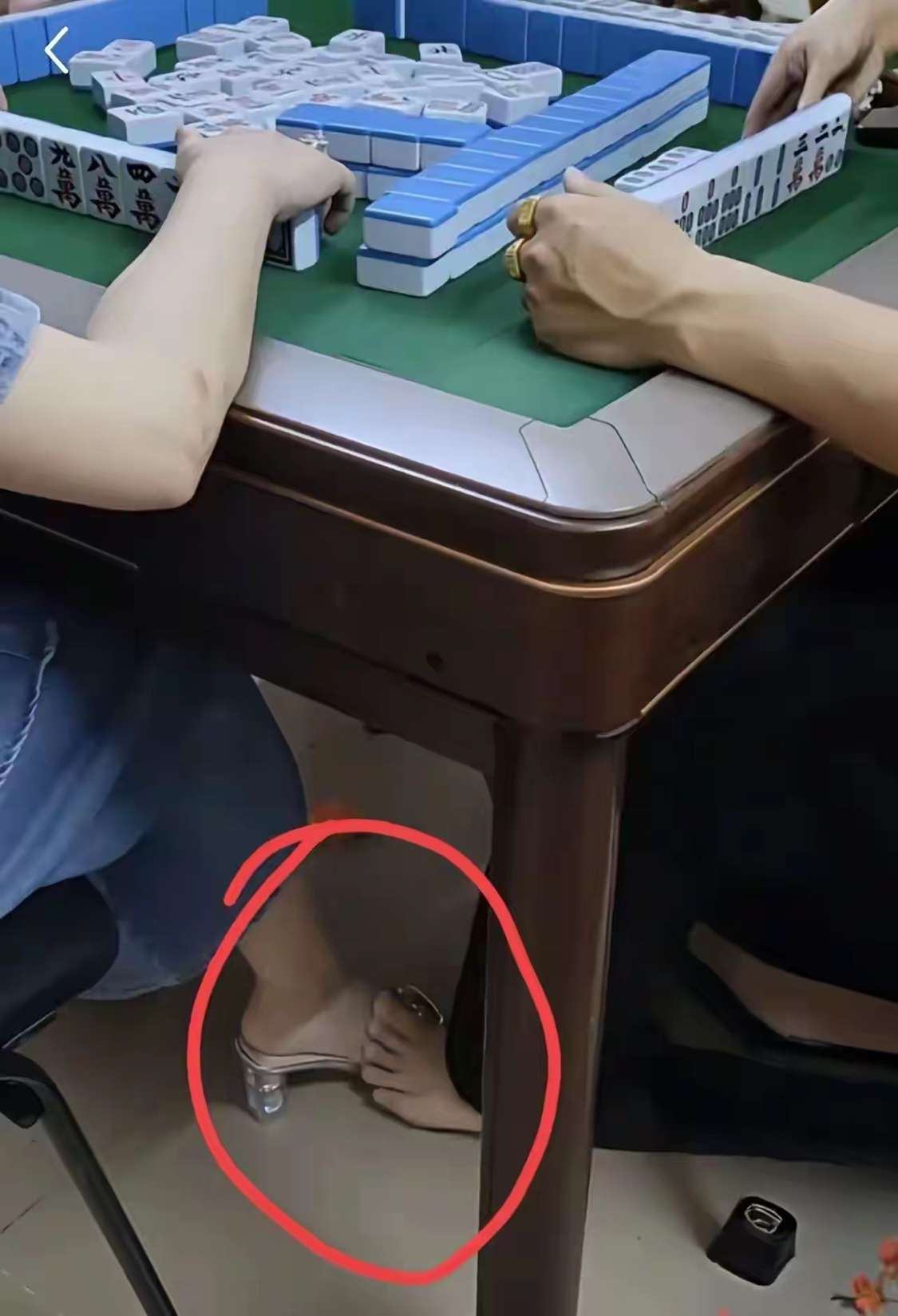 不懂就问这是不是在出千？