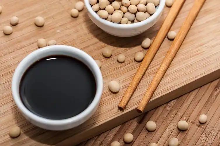 马上停止使用2种酱油,吃得越多,血管或越堵?医生给出明确答案酱油,一勺入口,香