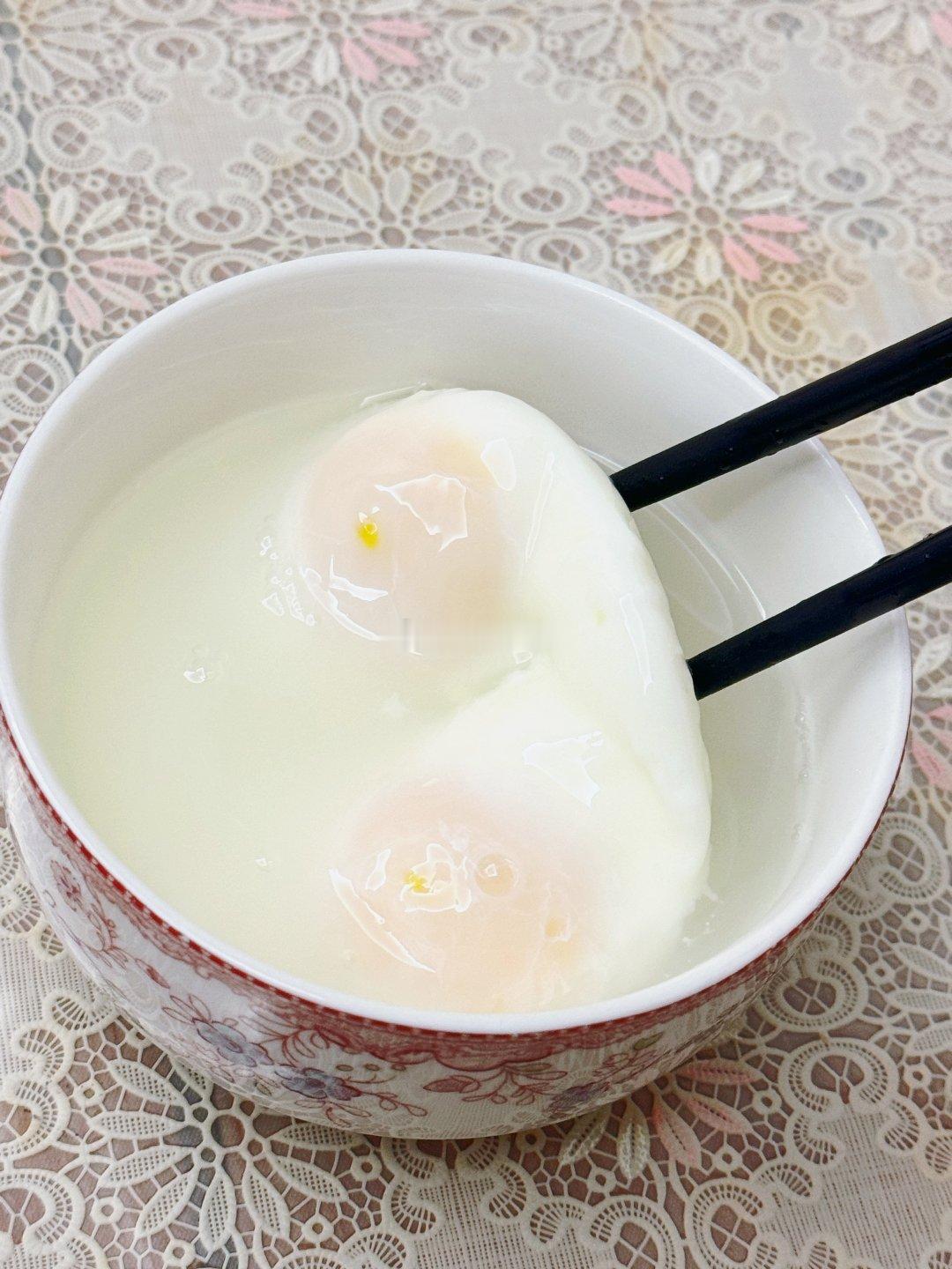 生活不需要太复杂，一碗荷包蛋、一个包子，就足够温暖一整天。​​​