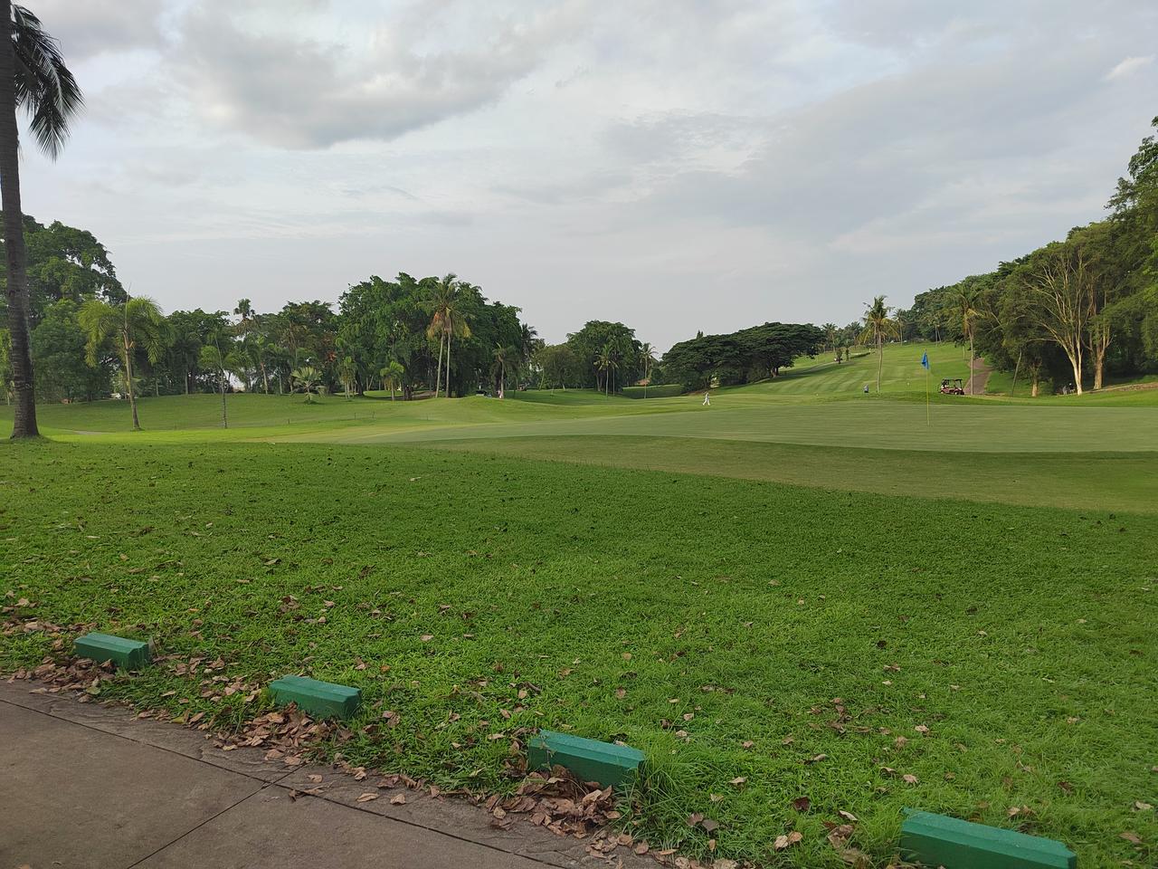 工作中要把你的每个同事和领导，当成自己的老师而不是敌人。大多数时候，我们总是会