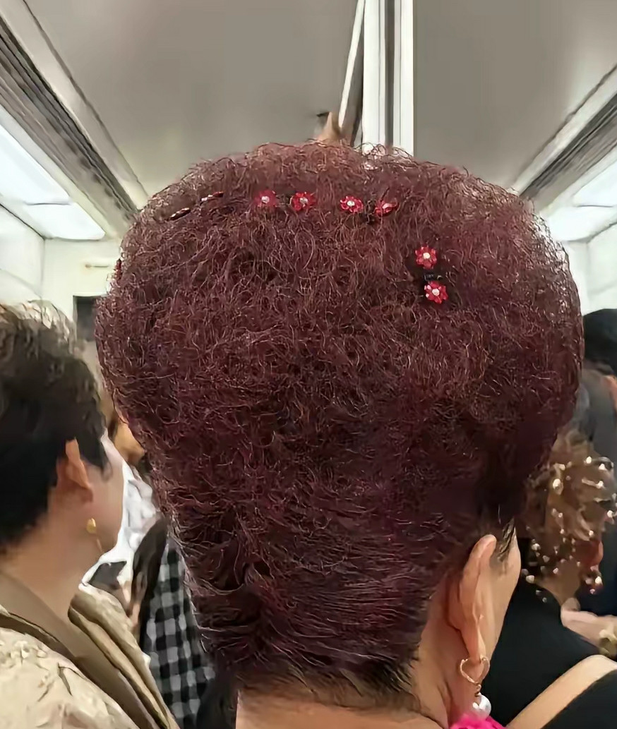 这绝对是上海本土人。。。不要问我怎么知道