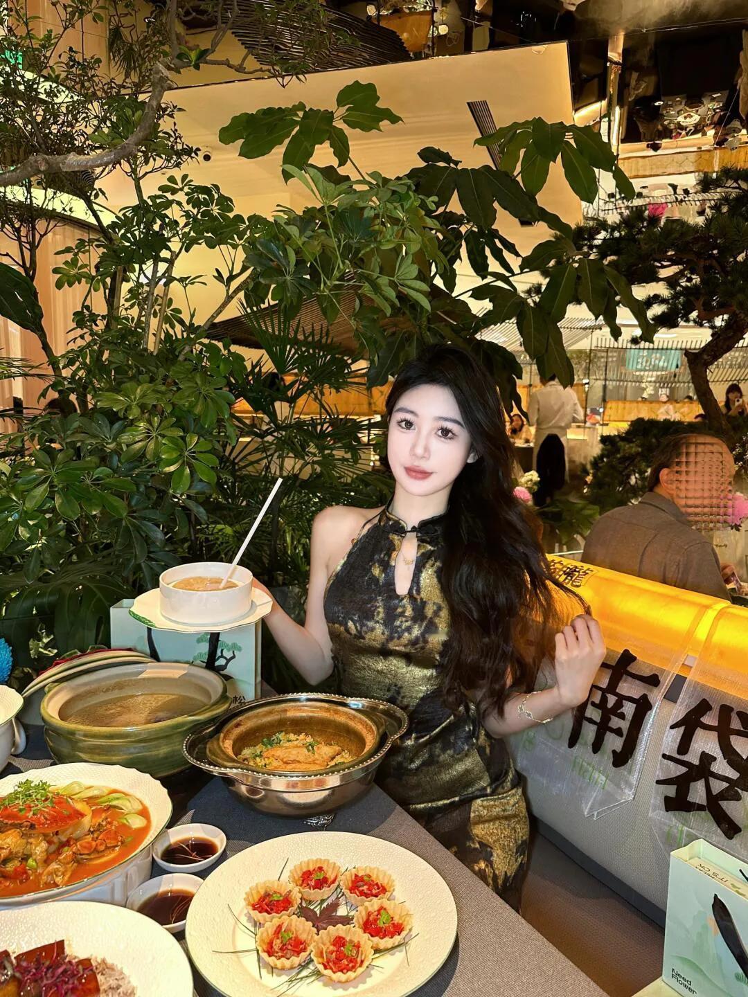 美食与美女的完美邂逅