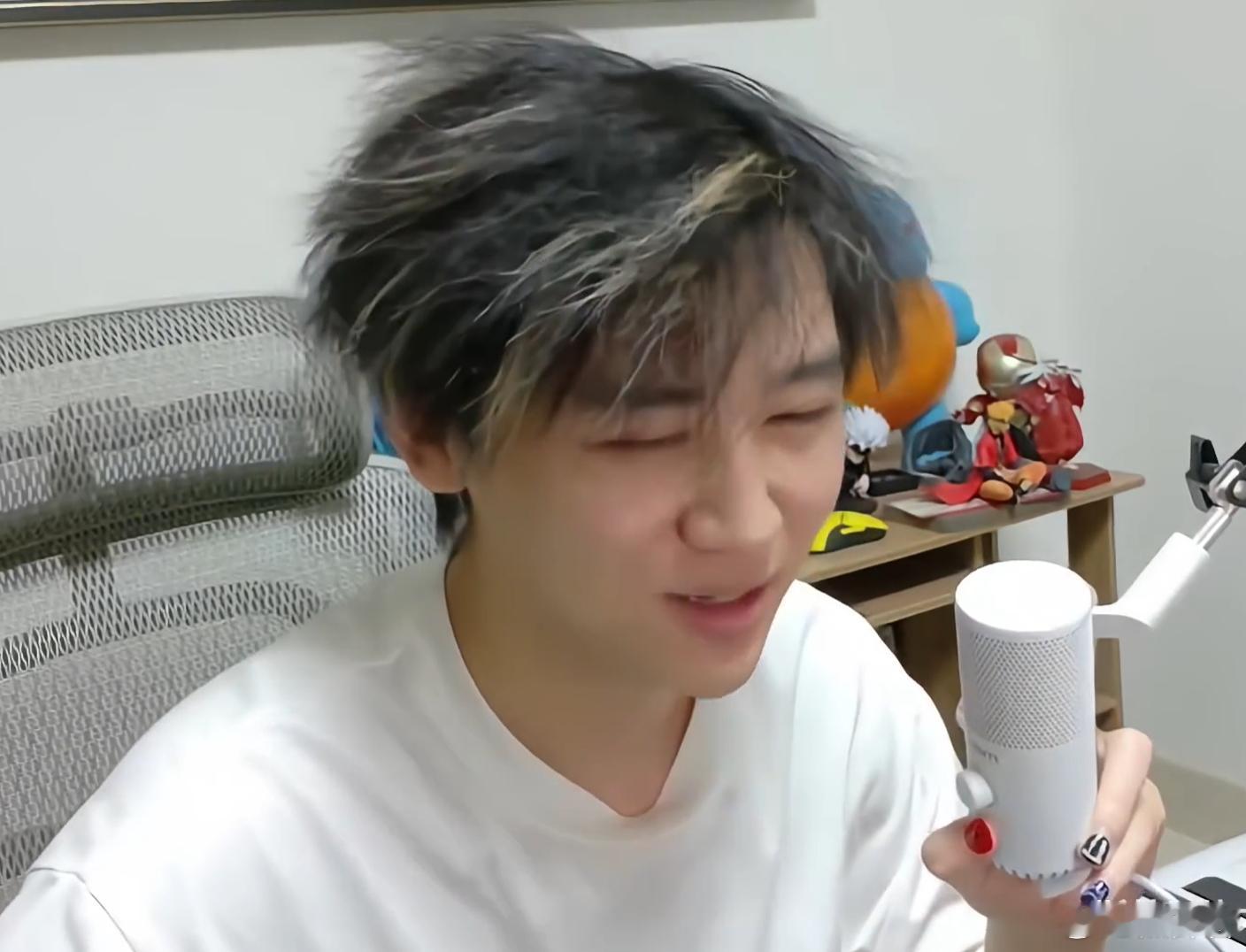 链子哥这指甲挺妖娆的dota2