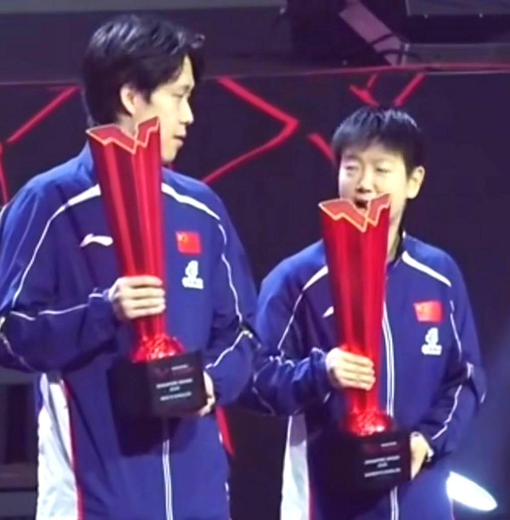 9年了，他俩庆祝夺冠的方式，从拥抱变成了“吵架”。上次赢球，孙颖莎对着王楚