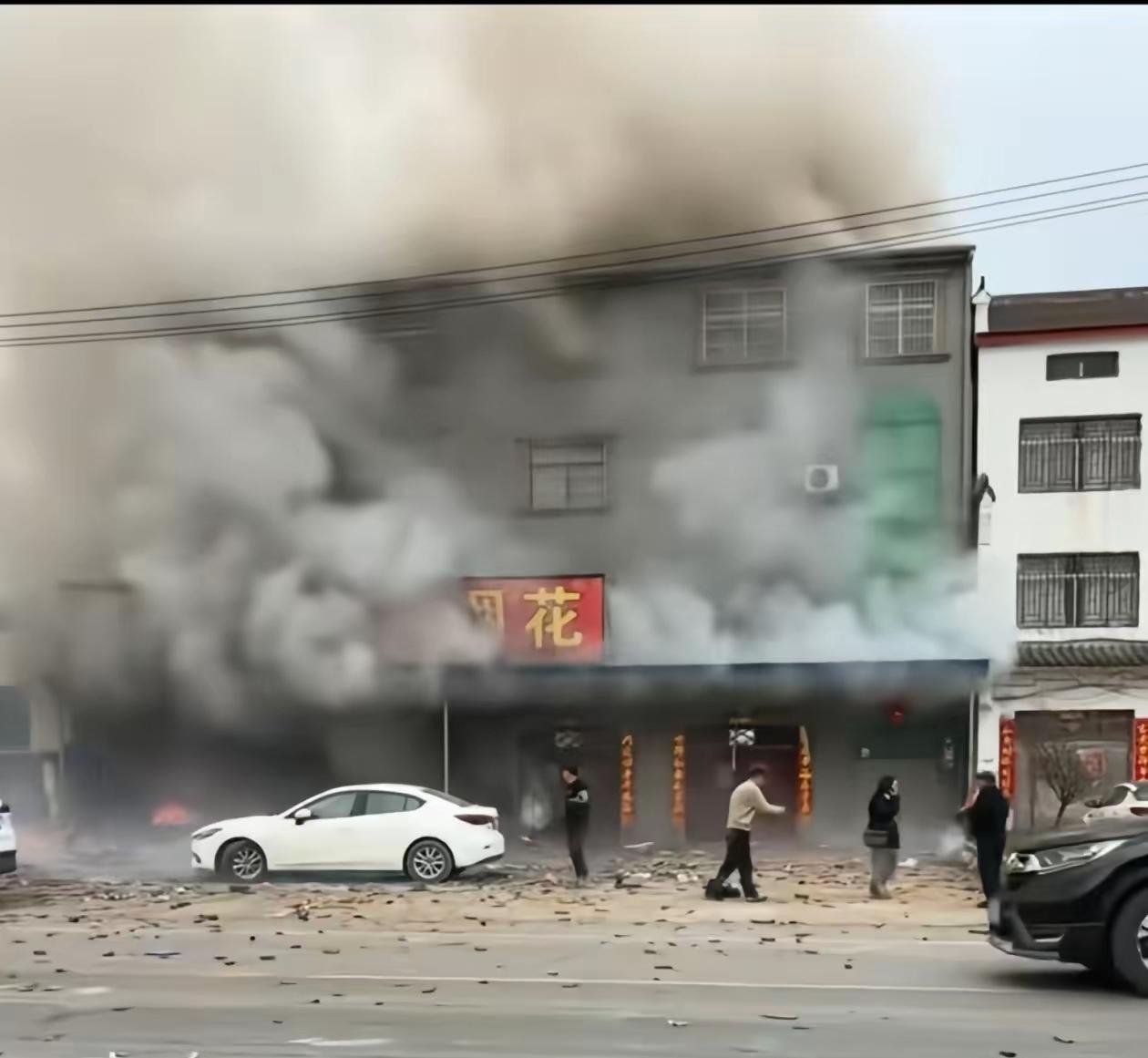 湖北宜城这个事情令人心痛，但是有一点我咋都想不明白，楼上居民难道从来没有去投