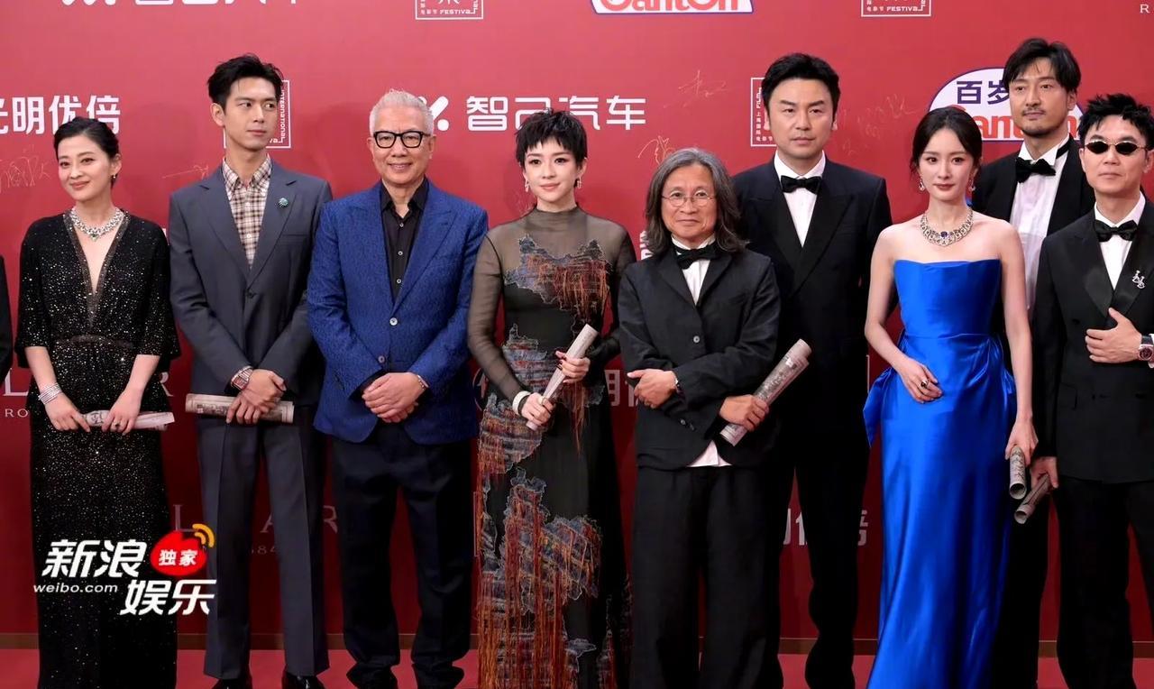 杨幂含泪致谢章子怡！电影内外皆是温暖情谊在《酱园弄·悬案》首映礼上，杨幂一番真