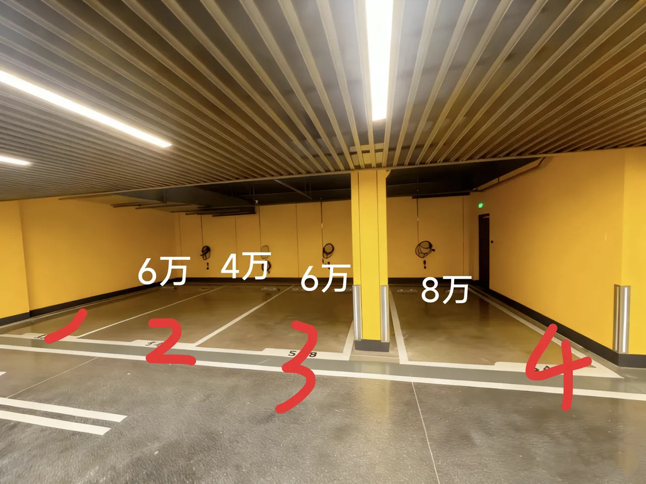 家里有两辆车，要买两个车位。物业把车位的位置和价格报给我，让我们选，我和老婆选了
