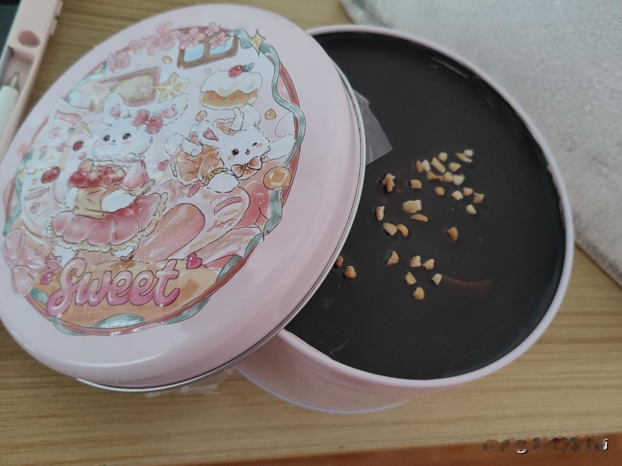 今天去市里玩的时候，我提前一天把充电宝给充满了。但是非常不幸的是……在手机只剩