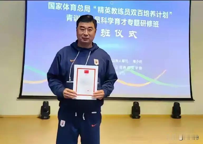 韩鹏教练证还没到手，泰山队新赛季的教练组却已经悄悄换血了。西班牙人莫雷诺空降