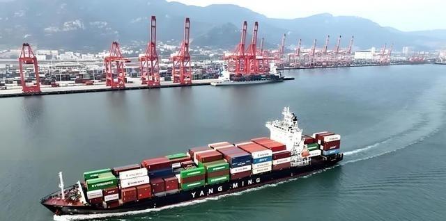 中国贸易顺差都快摸到一万亿美元了，可为啥沿海那些外贸厂子还一批批倒闭？有人说这是