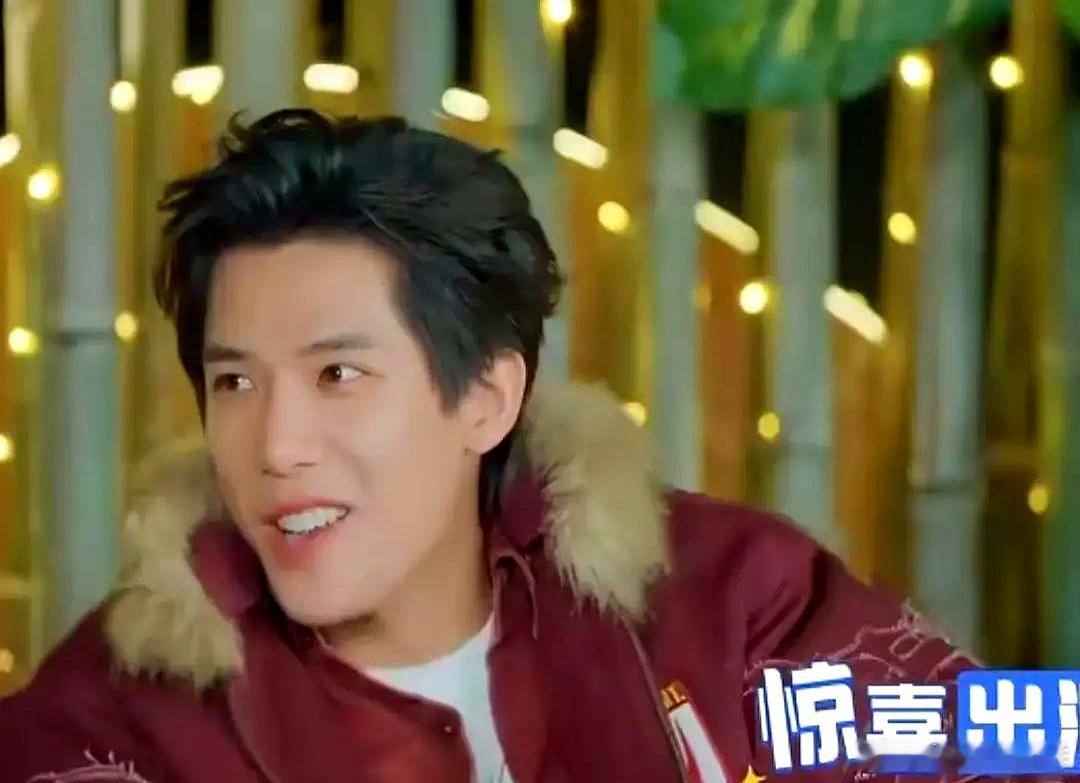 娱乐圈中，有这样一个怪现象：那些拥有强大后台的人往往偏爱塑造“草根”形象。王安宇