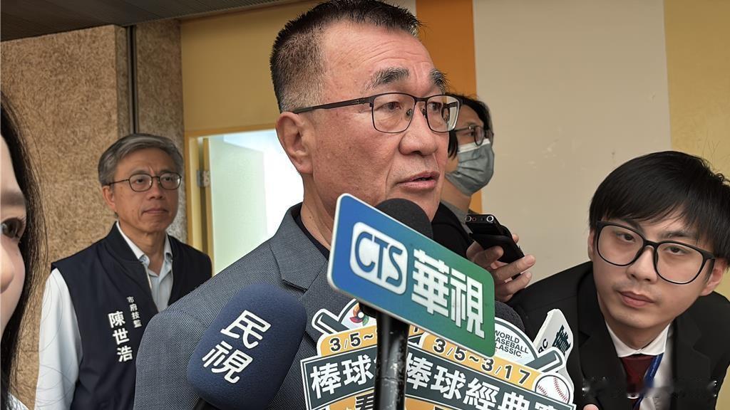 黄国昌放话李四川自抬声量：我比李四川更有活力与干劲，还更懂如何对付民进党。李四川