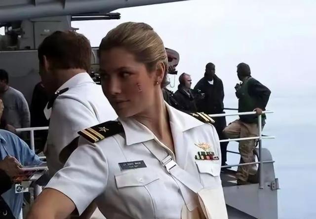 当年能出海的欧洲人，都是亡命之徒，他们是没有任何道德的，只能用利益引诱和控制。那