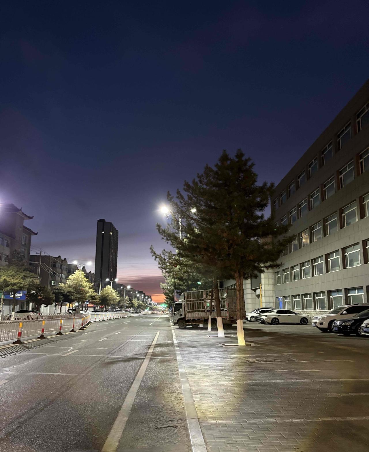 以前觉得被出轨太难过了，伤心难过茶饭不思，经过了很多年的婚姻，我有时候觉得，他出