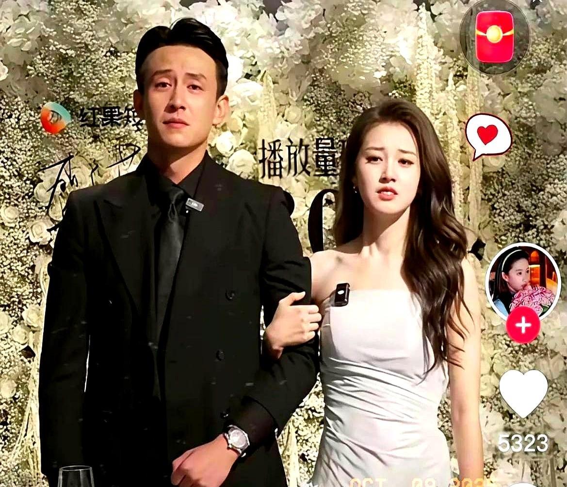 他不说话，你却听见了心跳。《盛夏芬德拉》没靠甜言蜜语，靠的是一个眼神停了42秒