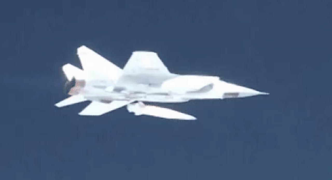 专家谈中国空射弹道导弹：未发射可召回：九三阅兵“惊雷”空射弹道导弹首次亮相，标志