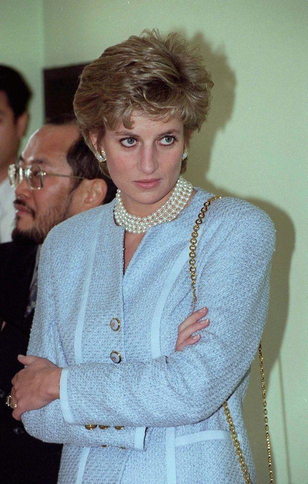 戴安娜才不是软柿子！不守女王的规矩，和查尔斯吵架超猛的很多人都说，梅根在某些