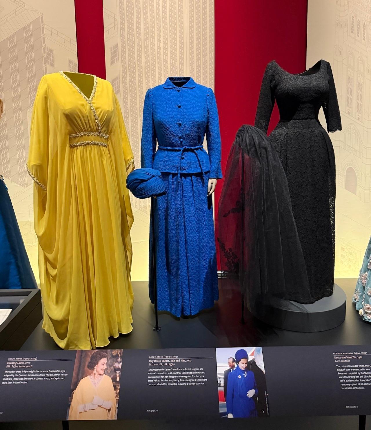 英国王室1977年5月7日，伊丽莎白二世女王在白金汉宫主持G7峰会晚宴。她那